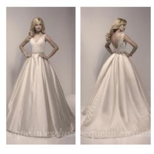 Jaquelin Exclusive 19021